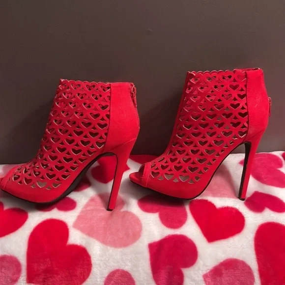 Heart Booties - Picture 3 of 5